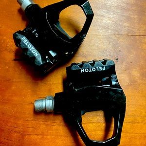 Peloton Pedals- never used!